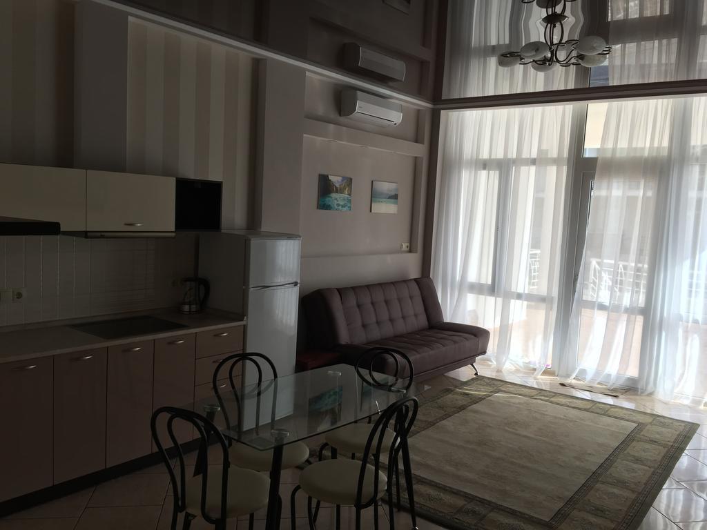 Town-House Golden Bugaz Karolino-Buhaz Exterior foto